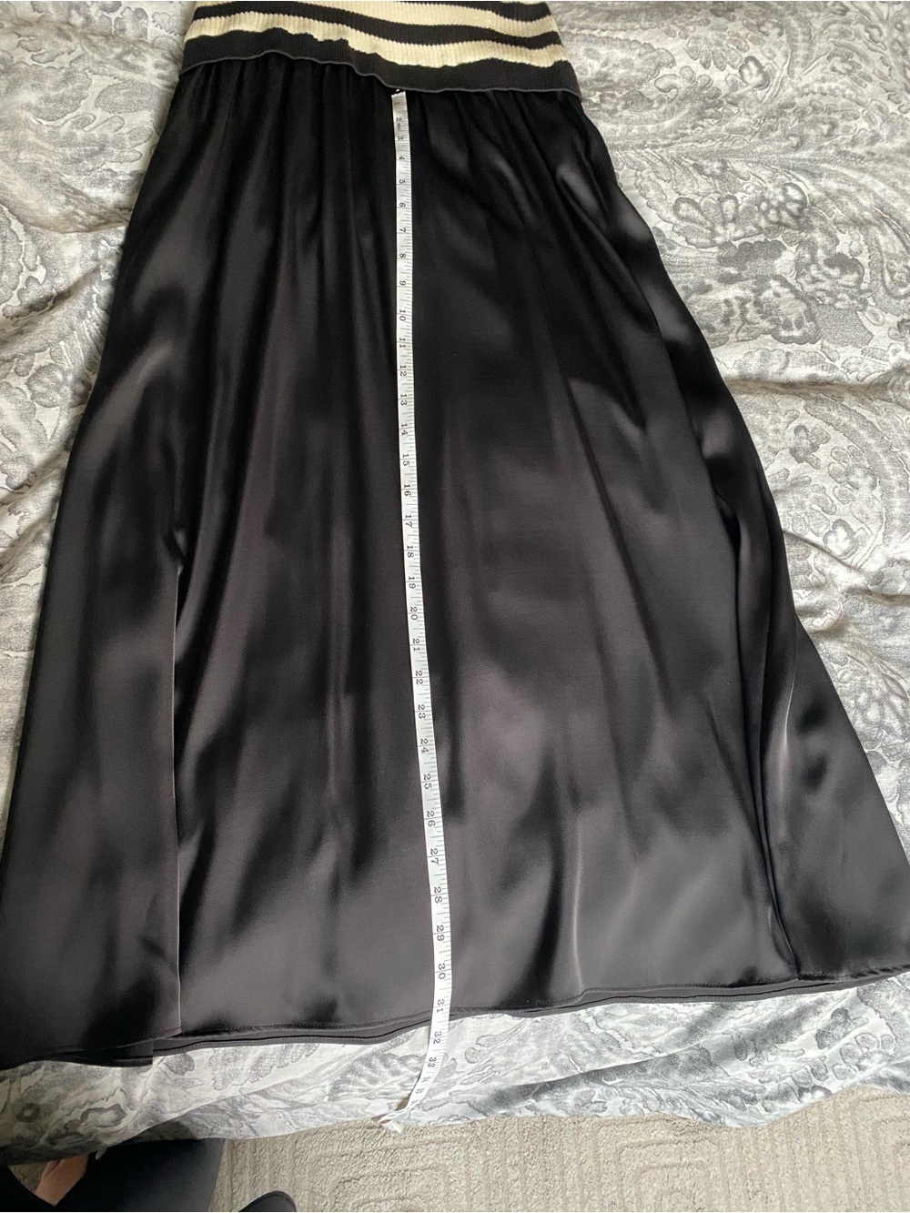 Taylor Midi Dress Size Medium - Picture 7 of 7